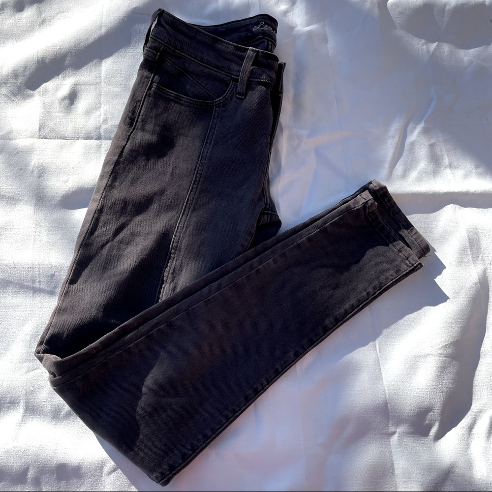Levi’s Low Rise Gray Skinny Jeans Size 25